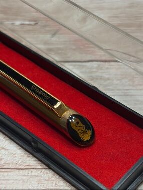 vintage Singapore Commemorative ballpoint pen with detailed Merlion accent